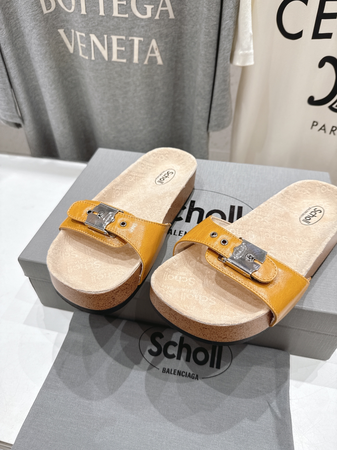 高版本出厂
 Scholl & Balenciaga巴黎世家联名款25ss夏季新款圆头软木平底防滑一字拖