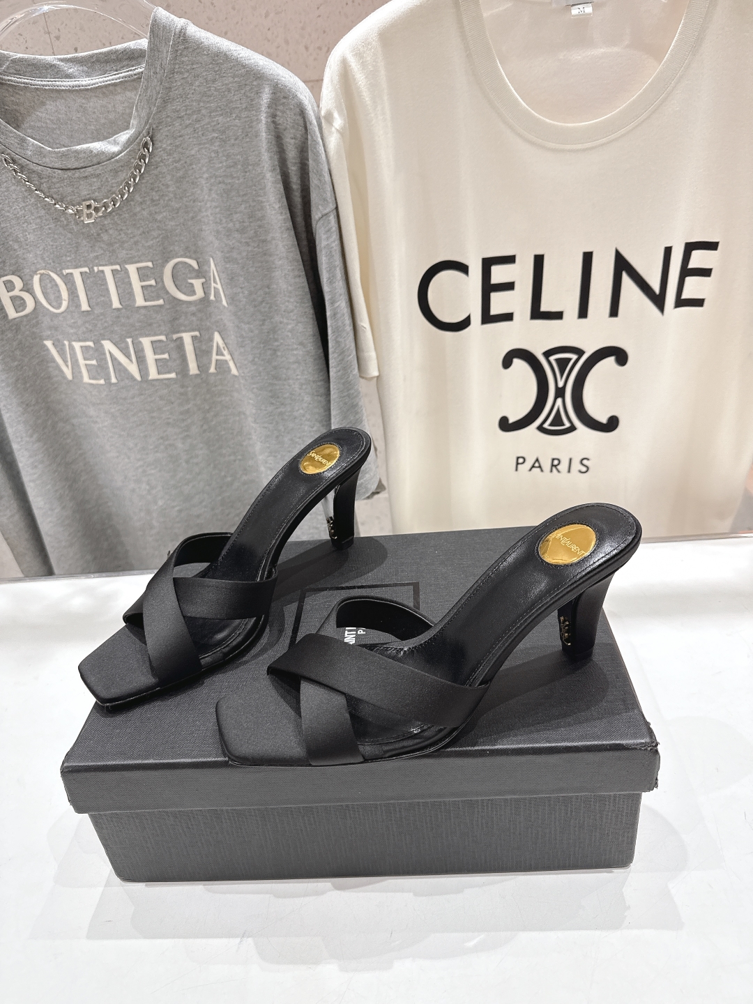 高版本出厂
 SAINT LAUREN*～圣罗兰ysl 25ss春夏全新走秀款高跟拖鞋·全新鞋型

唯有