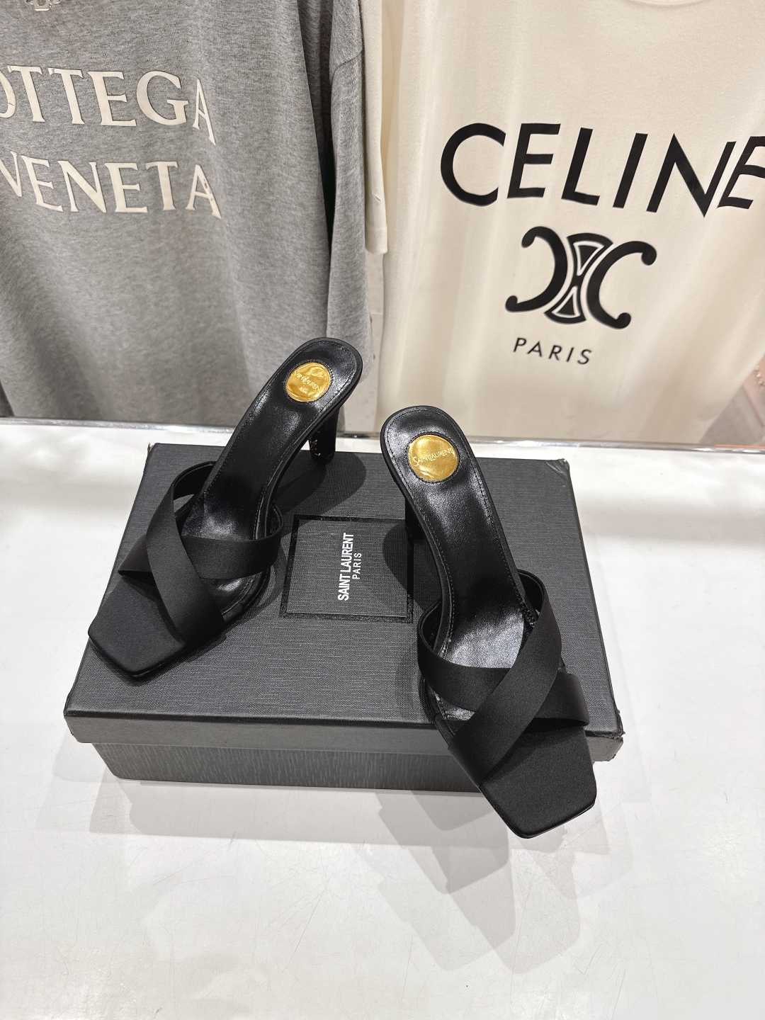 高版本出厂
 SAINT LAUREN*～圣罗兰ysl 25ss春夏全新走秀款高跟拖鞋·全新鞋型

唯有