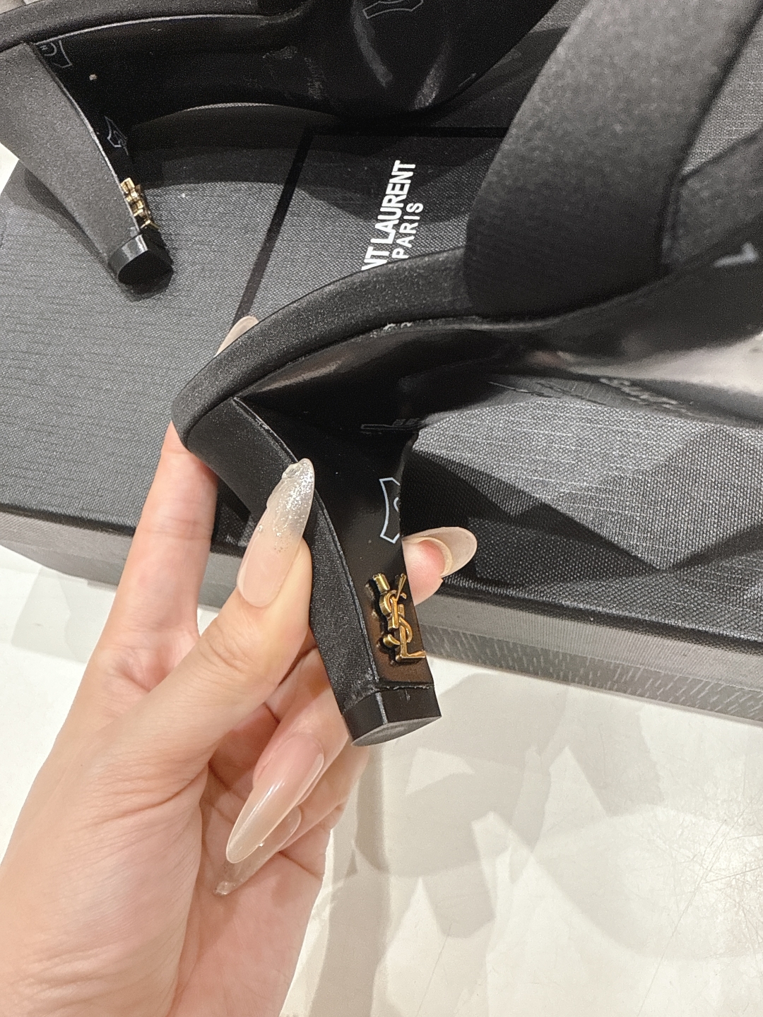 高版本出厂
 SAINT LAUREN*～圣罗兰ysl 25ss春夏全新走秀款高跟拖鞋·全新鞋型

唯有
