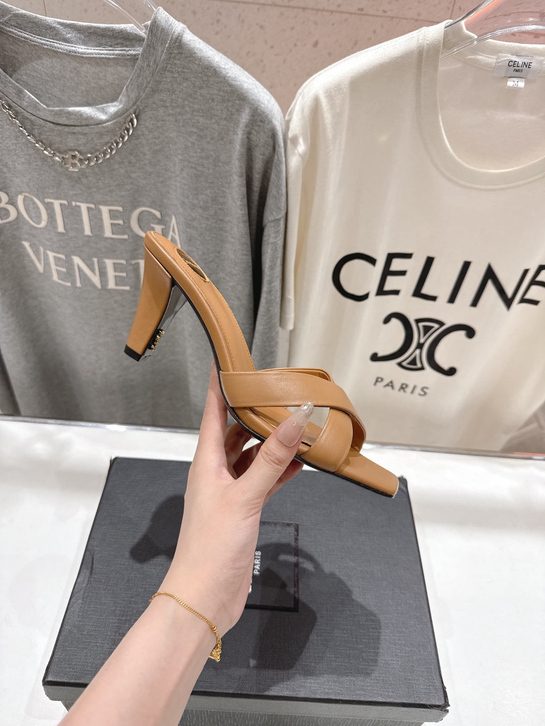 高版本出厂
 SAINT LAUREN*～圣罗兰ysl 25ss春夏全新走秀款高跟拖鞋·全新鞋型

唯有