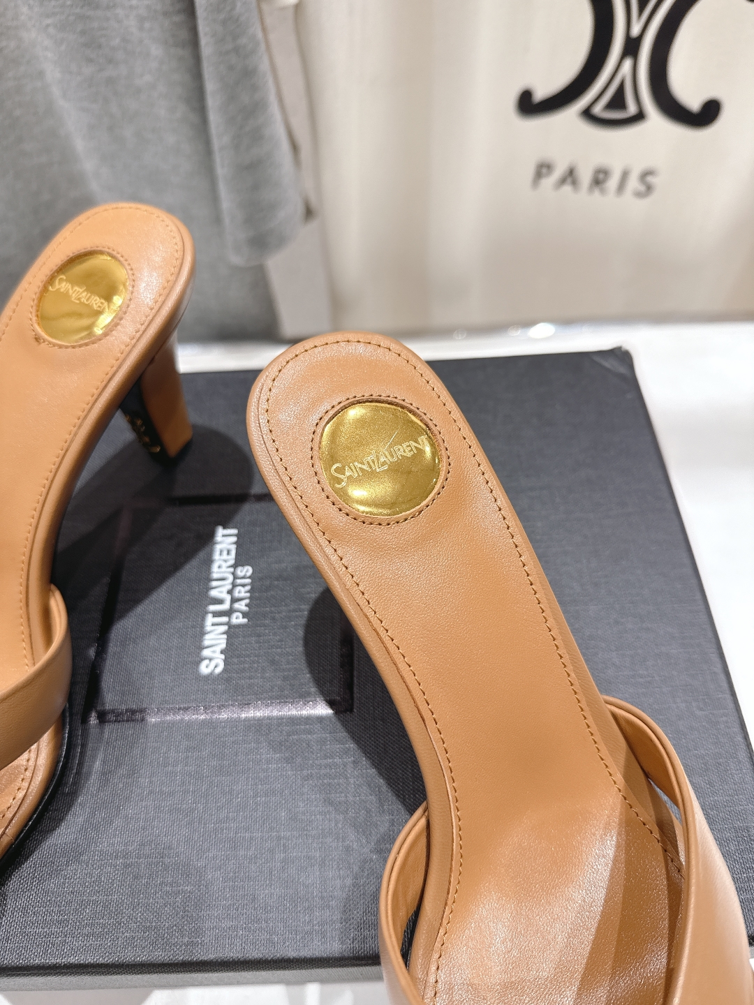 高版本出厂
 SAINT LAUREN*～圣罗兰ysl 25ss春夏全新走秀款高跟拖鞋·全新鞋型

唯有
