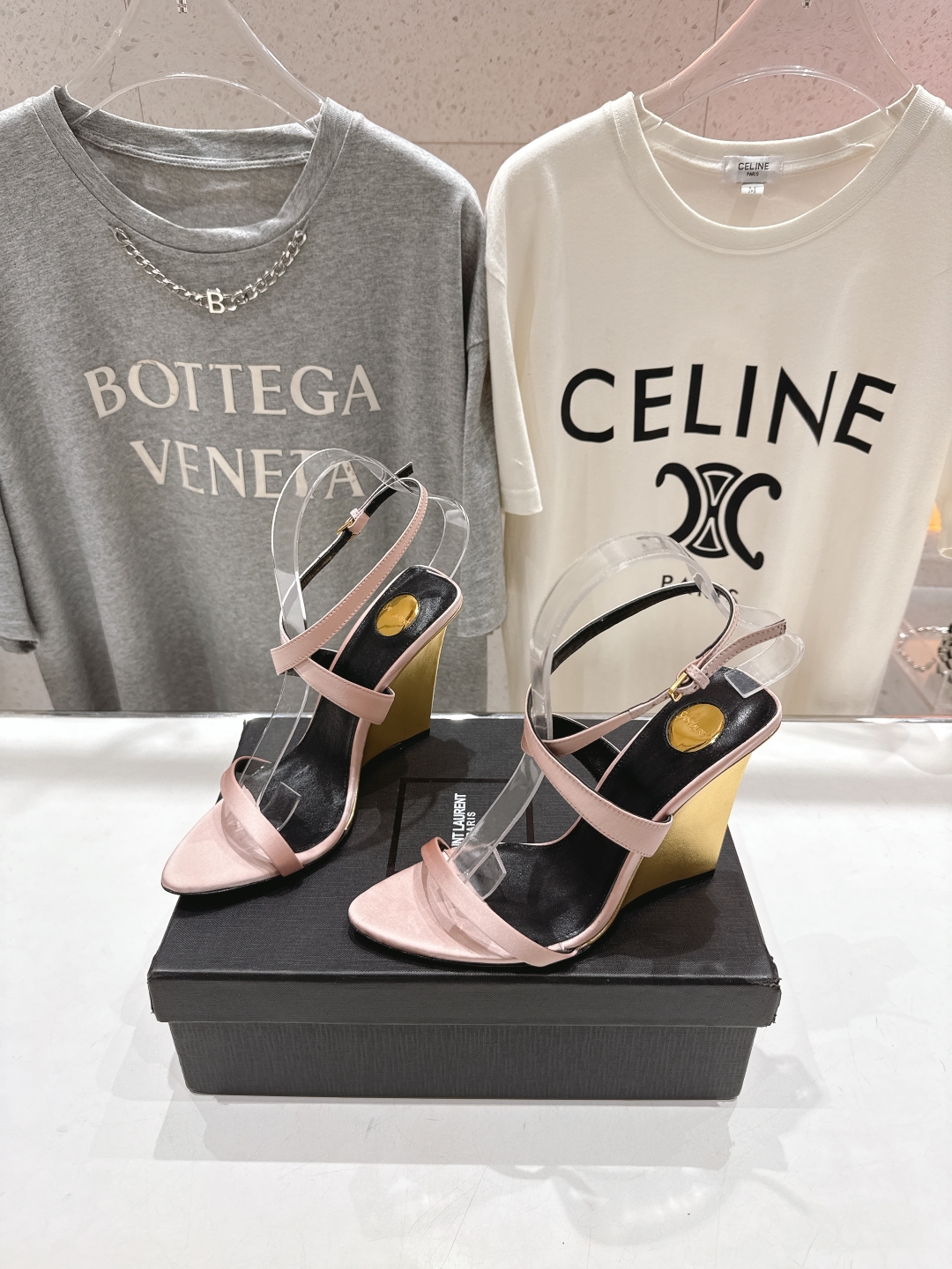 高版本出厂
 SAINT LAUREN*～圣罗兰ysl 25ss春夏全新走秀款高跟凉鞋·全新鞋型

唯有