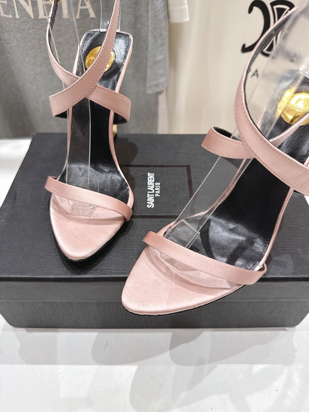 高版本出厂
 SAINT LAUREN*～圣罗兰ysl 25ss春夏全新走秀款高跟凉鞋·全新鞋型

唯有