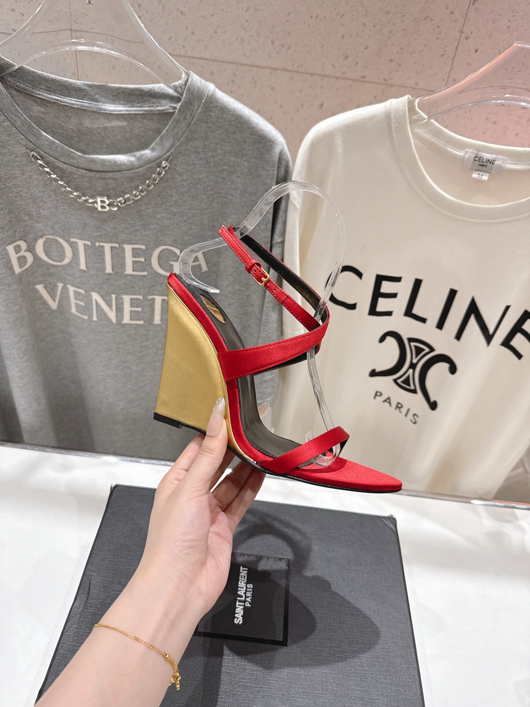 高版本出厂
 SAINT LAUREN*～圣罗兰ysl 25ss春夏全新走秀款高跟凉鞋·全新鞋型

唯有