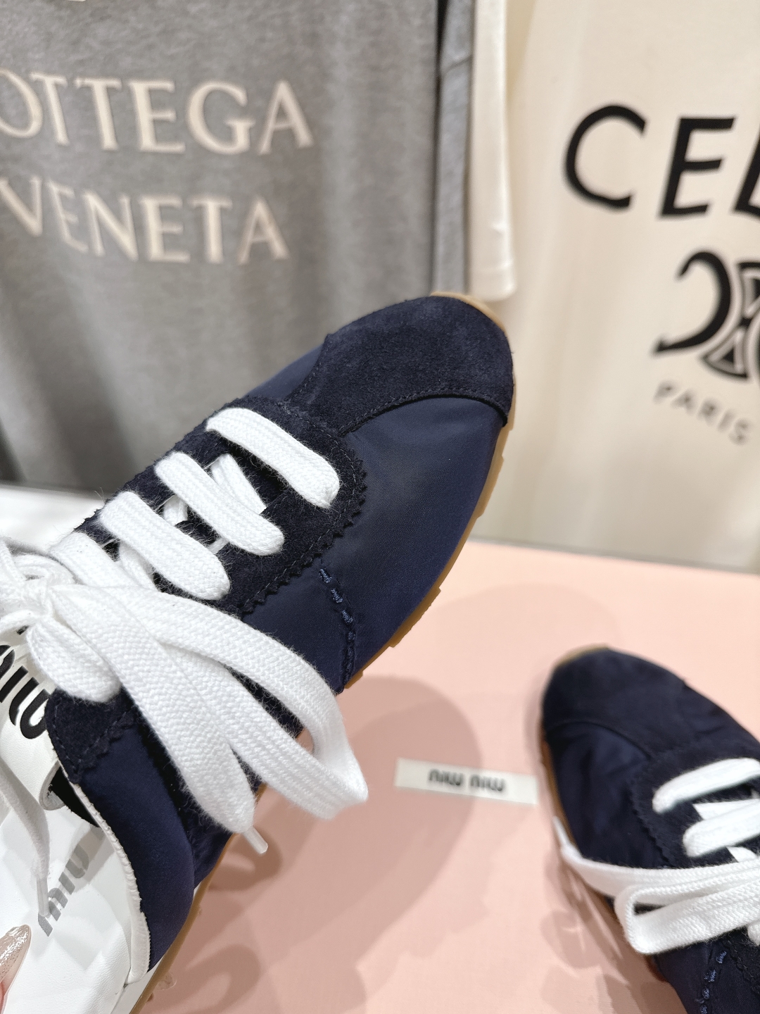 顶级出厂 布面
 MiuMiu 缪缪2025ss早春新品轻便半拖球鞋德训鞋休闲鞋，缪缪大秀上爆出的这双球