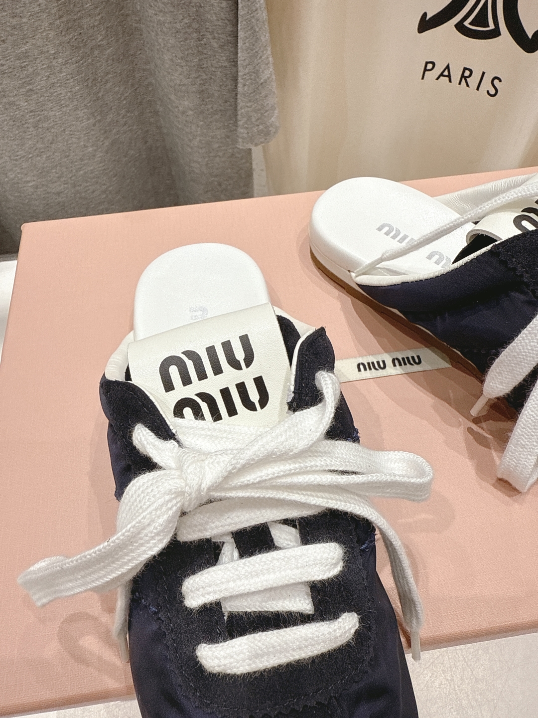顶级出厂 布面
 MiuMiu 缪缪2025ss早春新品轻便半拖球鞋德训鞋休闲鞋，缪缪大秀上爆出的这双球