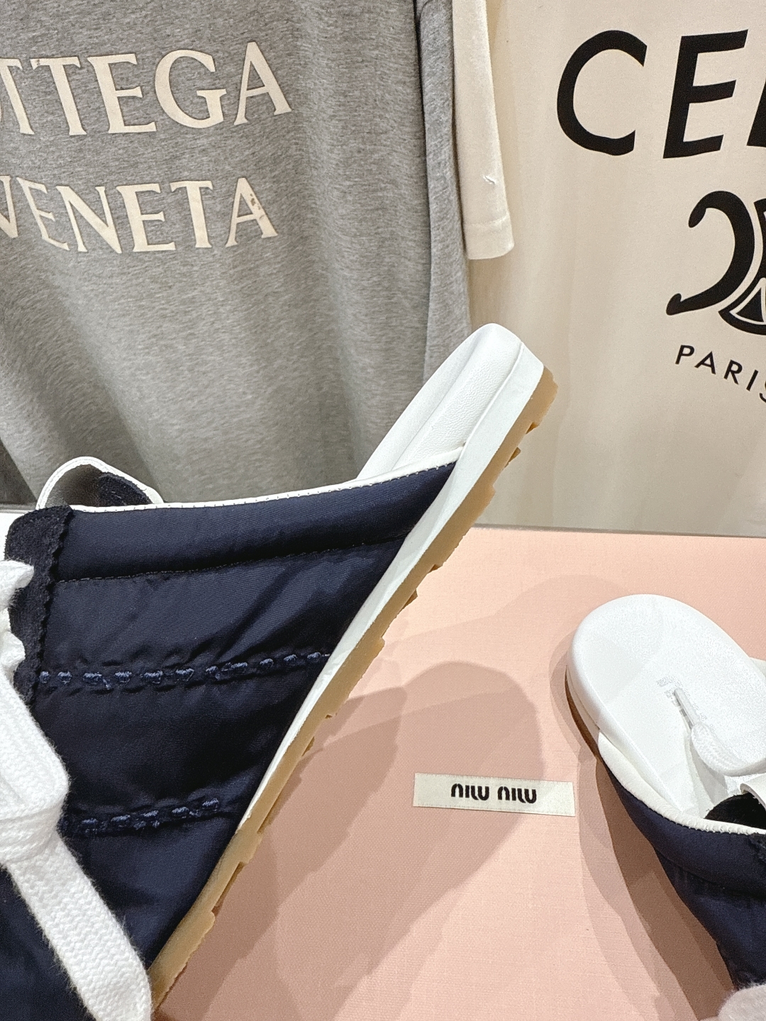 顶级出厂 布面
 MiuMiu 缪缪2025ss早春新品轻便半拖球鞋德训鞋休闲鞋，缪缪大秀上爆出的这双球
