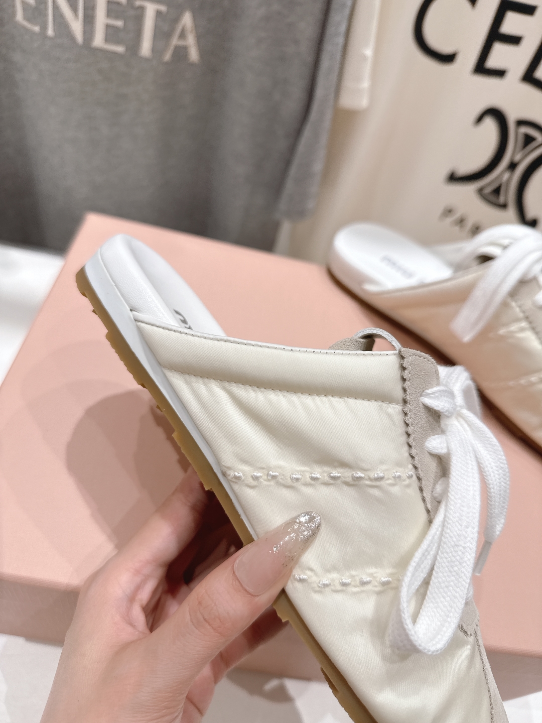 顶级出厂 布面
 MiuMiu 缪缪2025ss早春新品轻便半拖球鞋德训鞋休闲鞋，缪缪大秀上爆出的这双球