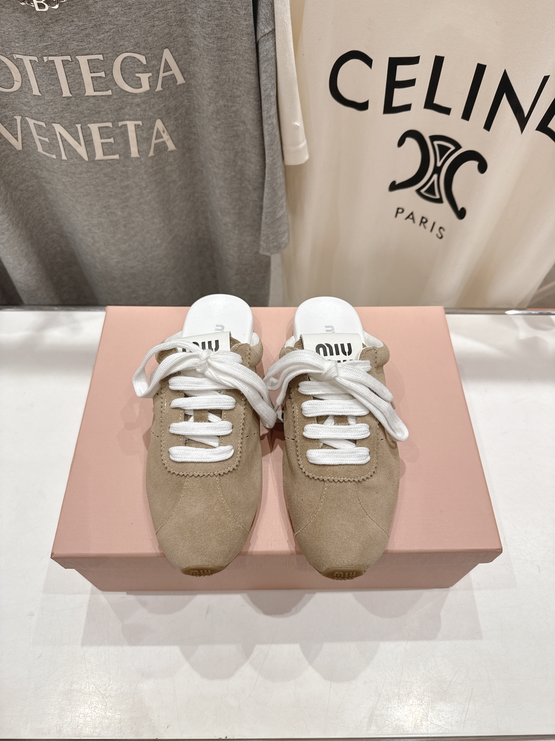 顶级出厂 皮面
 MiuMiu 缪缪2025ss早春新品轻便半拖球鞋德训鞋休闲鞋，缪缪大秀上爆出的这双球