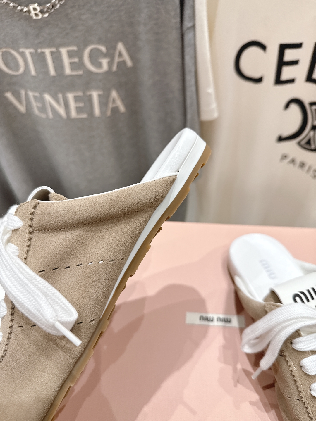 顶级出厂 皮面
 MiuMiu 缪缪2025ss早春新品轻便半拖球鞋德训鞋休闲鞋，缪缪大秀上爆出的这双球