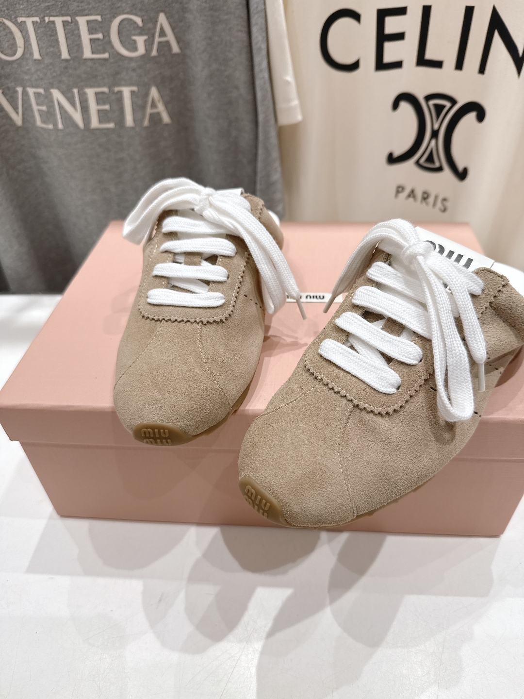 顶级出厂 皮面
 MiuMiu 缪缪2025ss早春新品轻便半拖球鞋德训鞋休闲鞋，缪缪大秀上爆出的这双球