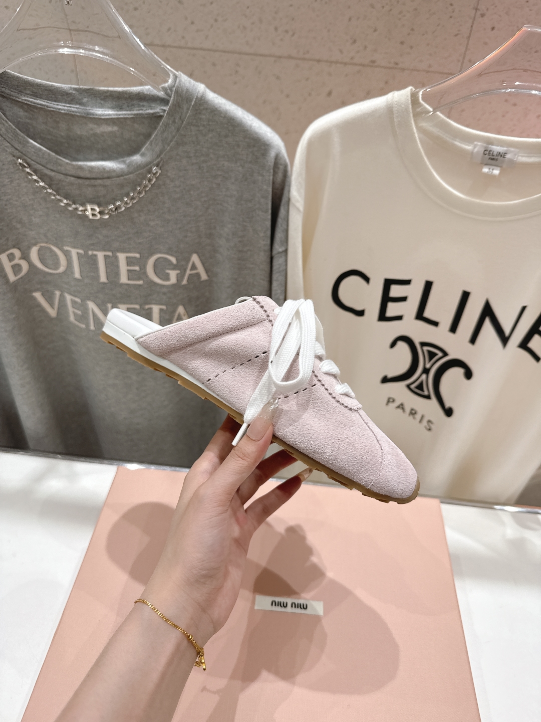 顶级出厂 皮面
 MiuMiu 缪缪2025ss早春新品轻便半拖球鞋德训鞋休闲鞋，缪缪大秀上爆出的这双球