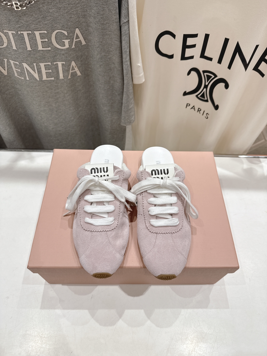 顶级出厂 皮面
 MiuMiu 缪缪2025ss早春新品轻便半拖球鞋德训鞋休闲鞋，缪缪大秀上爆出的这双球