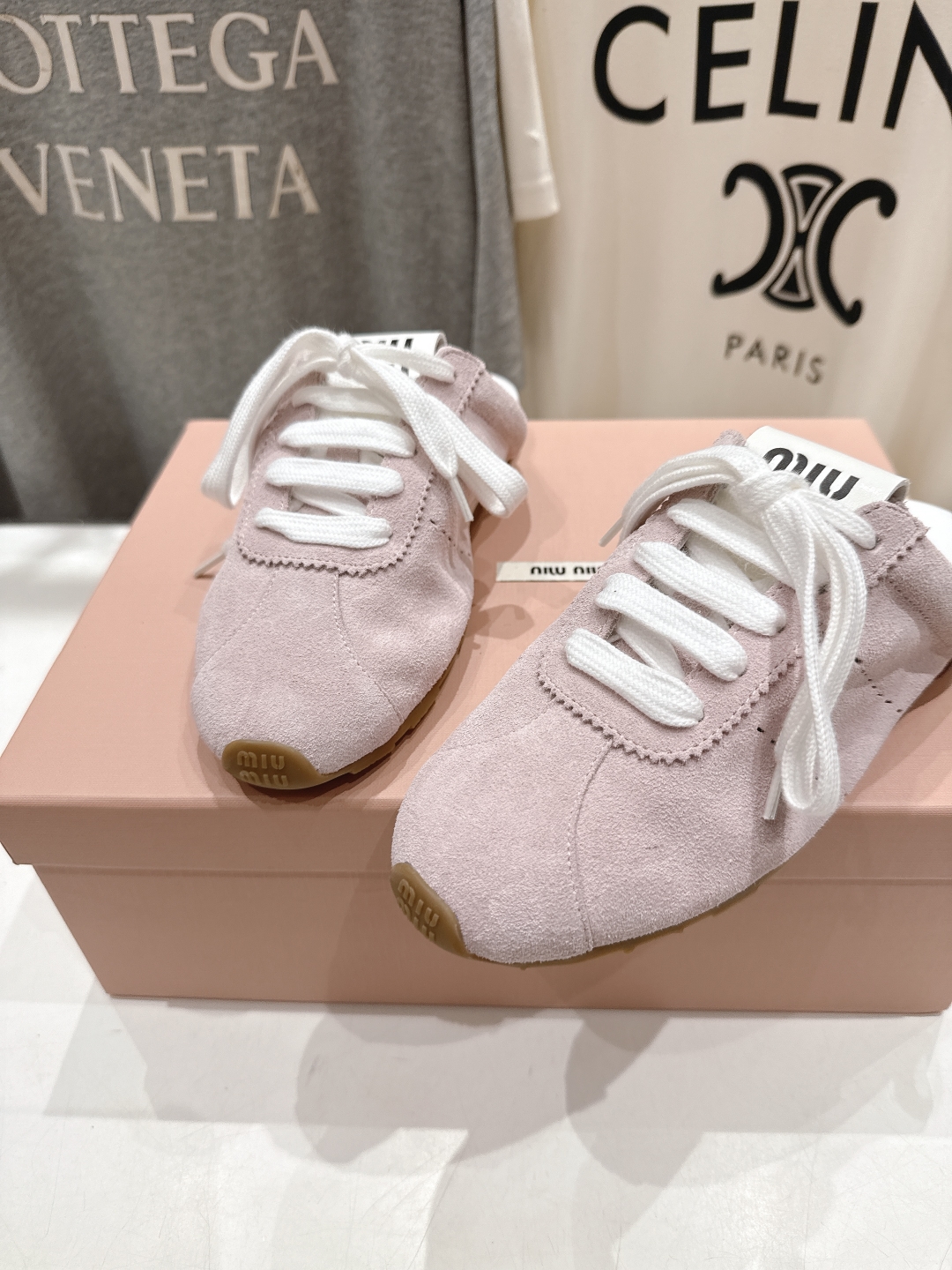 顶级出厂 皮面
 MiuMiu 缪缪2025ss早春新品轻便半拖球鞋德训鞋休闲鞋，缪缪大秀上爆出的这双球