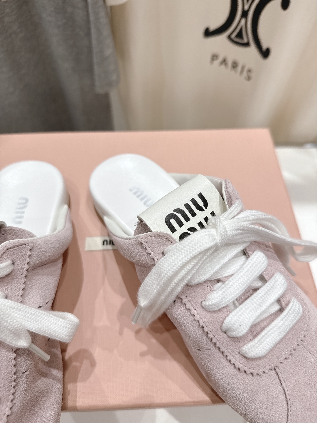 顶级出厂 皮面
 MiuMiu 缪缪2025ss早春新品轻便半拖球鞋德训鞋休闲鞋，缪缪大秀上爆出的这双球