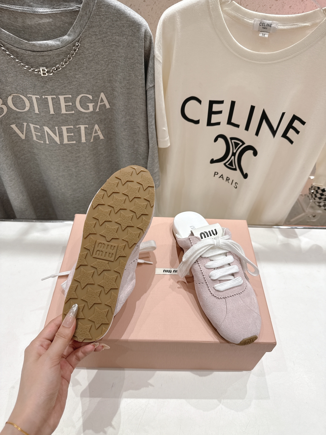 顶级出厂 皮面
 MiuMiu 缪缪2025ss早春新品轻便半拖球鞋德训鞋休闲鞋，缪缪大秀上爆出的这双球