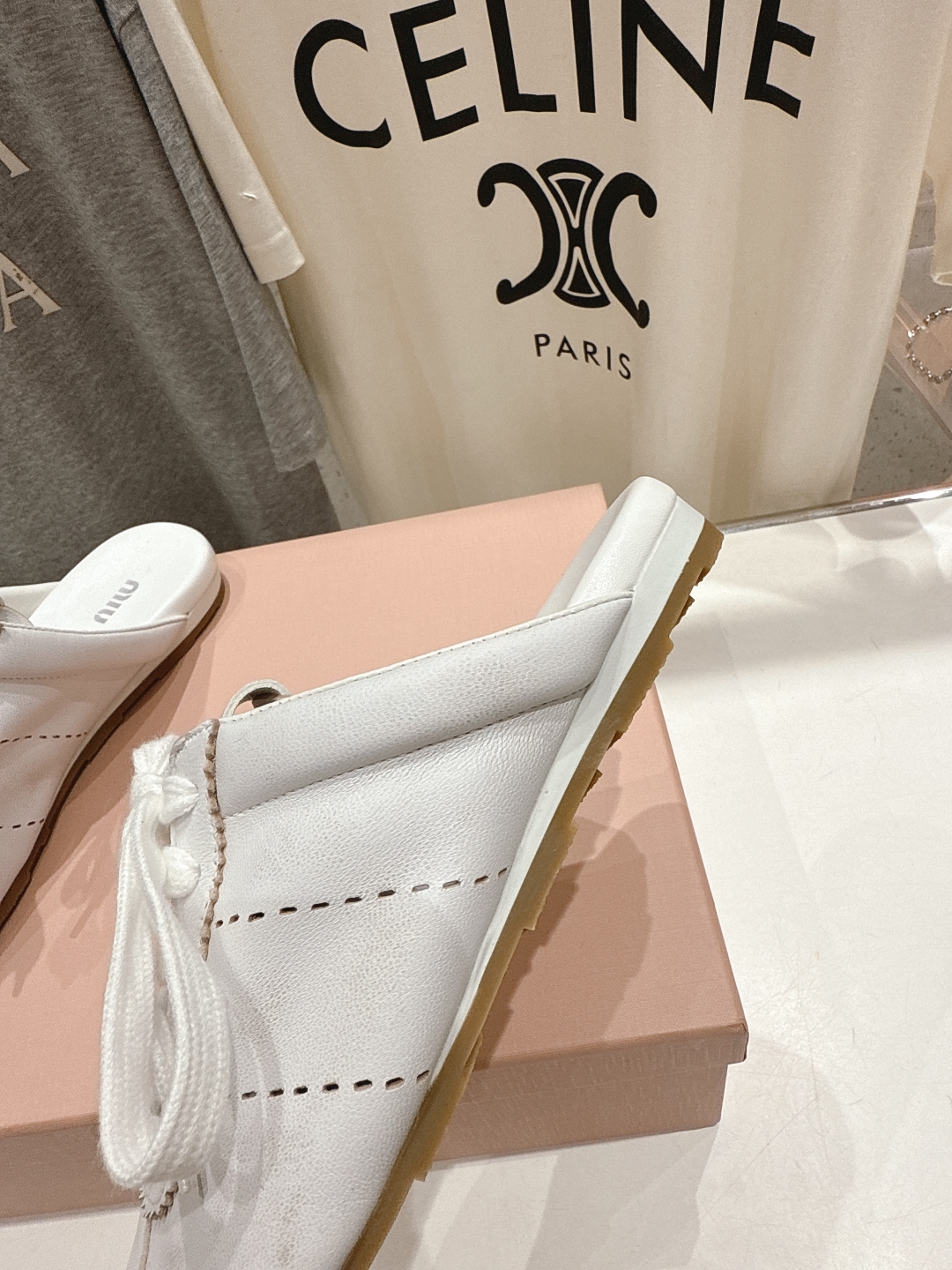 顶级出厂 皮面
 MiuMiu 缪缪2025ss早春新品轻便半拖球鞋德训鞋休闲鞋，缪缪大秀上爆出的这双球