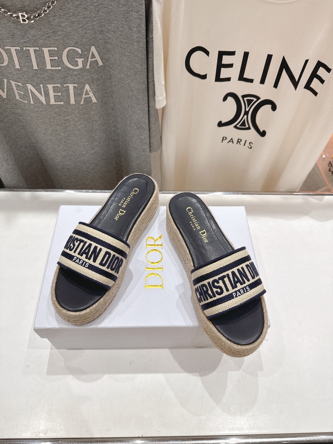高版本出厂
  Dior*迪奥D家2025ss春夏新款仙女风麻绳厚底拖鞋

11原版复刻 市面上最高版本