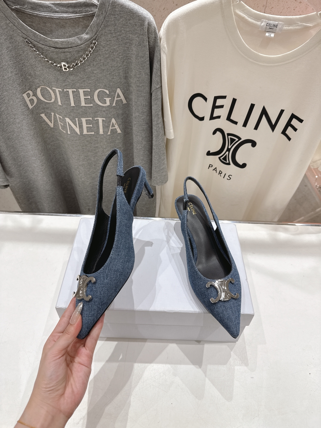 高版本出厂
 「CELINE」赛琳25ss·早春最美⚜️黑银尖头小猫跟高跟鞋～
思琳标志性的五金扣高级优