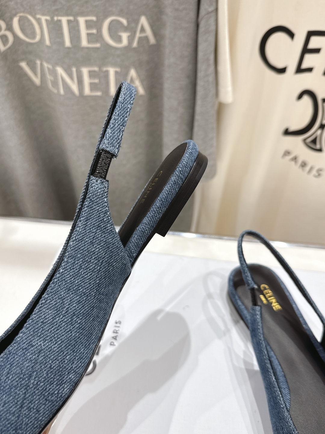 高版本出厂
 「CELINE」赛琳25ss·早春最美⚜️黑银尖头小猫跟高跟鞋～
思琳标志性的五金扣高级优