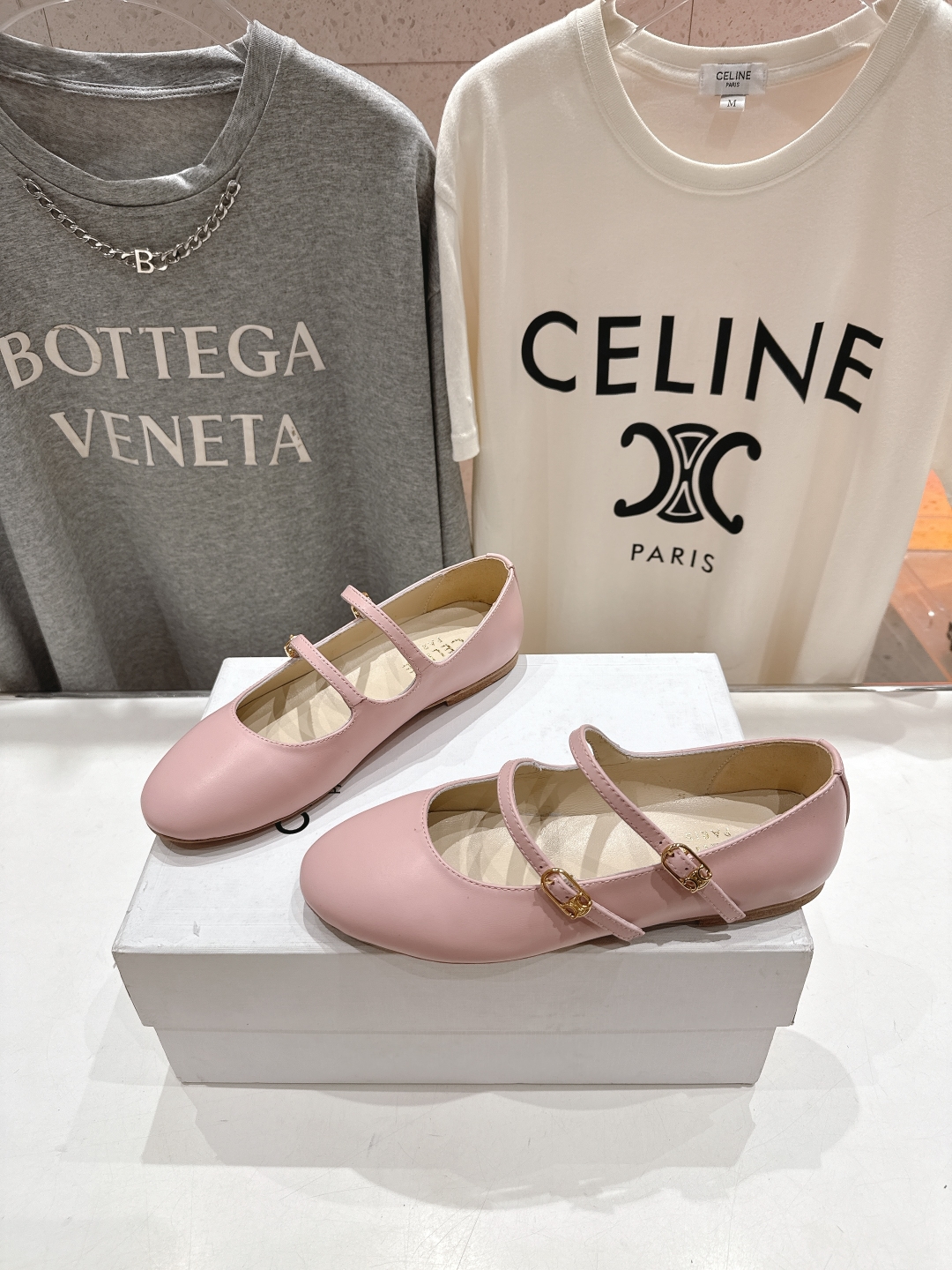 高版本出厂
  CELINE*赛琳2025ss新款玛丽珍平底乐福鞋单鞋

网红爆款来袭！各大网红抢先体验