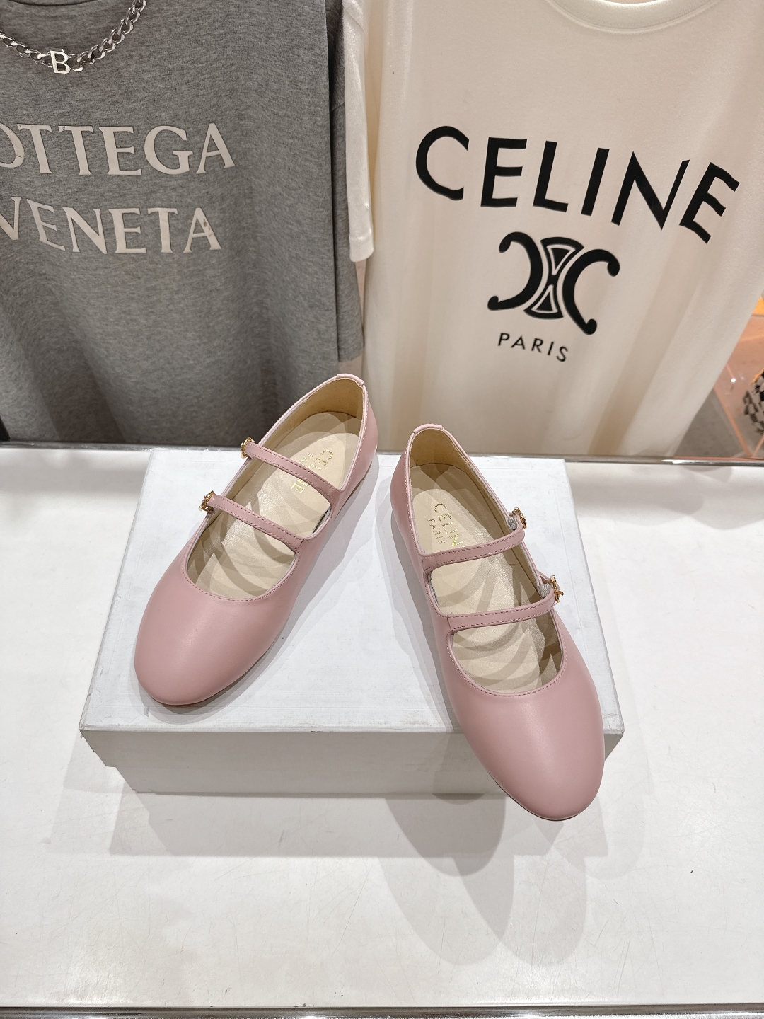 高版本出厂
  CELINE*赛琳2025ss新款玛丽珍平底乐福鞋单鞋

网红爆款来袭！各大网红抢先体验