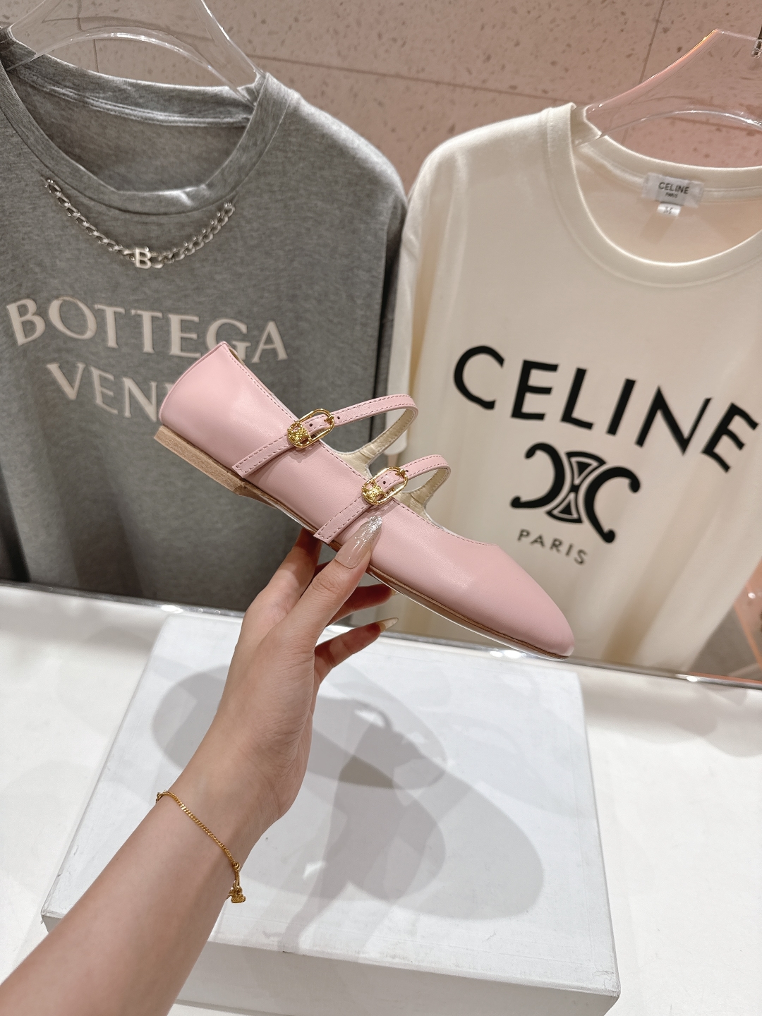 高版本出厂
  CELINE*赛琳2025ss新款玛丽珍平底乐福鞋单鞋

网红爆款来袭！各大网红抢先体验