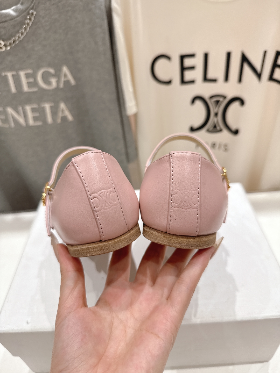高版本出厂
  CELINE*赛琳2025ss新款玛丽珍平底乐福鞋单鞋

网红爆款来袭！各大网红抢先体验