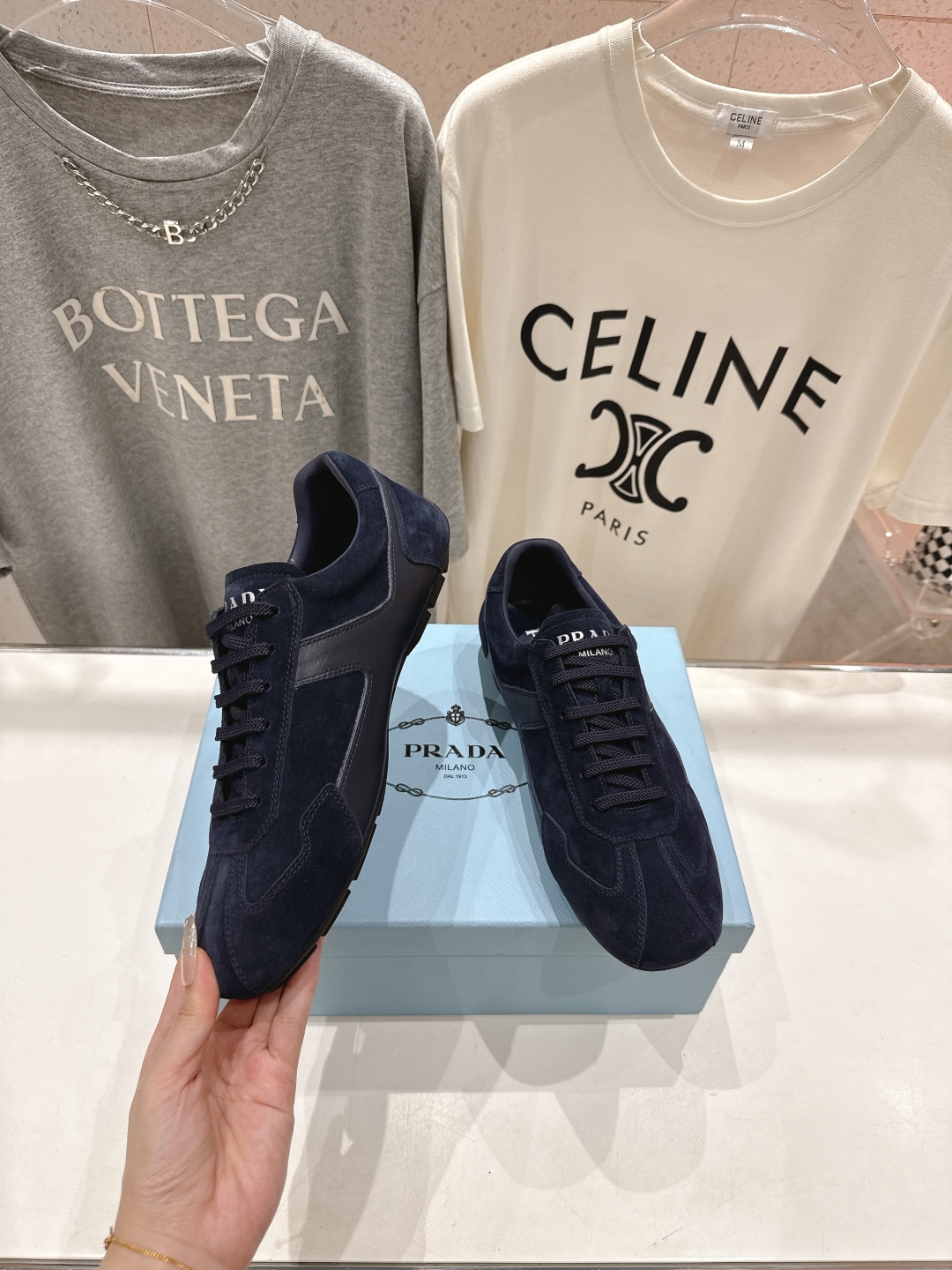 高版本出厂   情侣款
  Prada*普拉达P家25ssfw～new新款绑带情侣款休闲鞋，低调奢华懒人