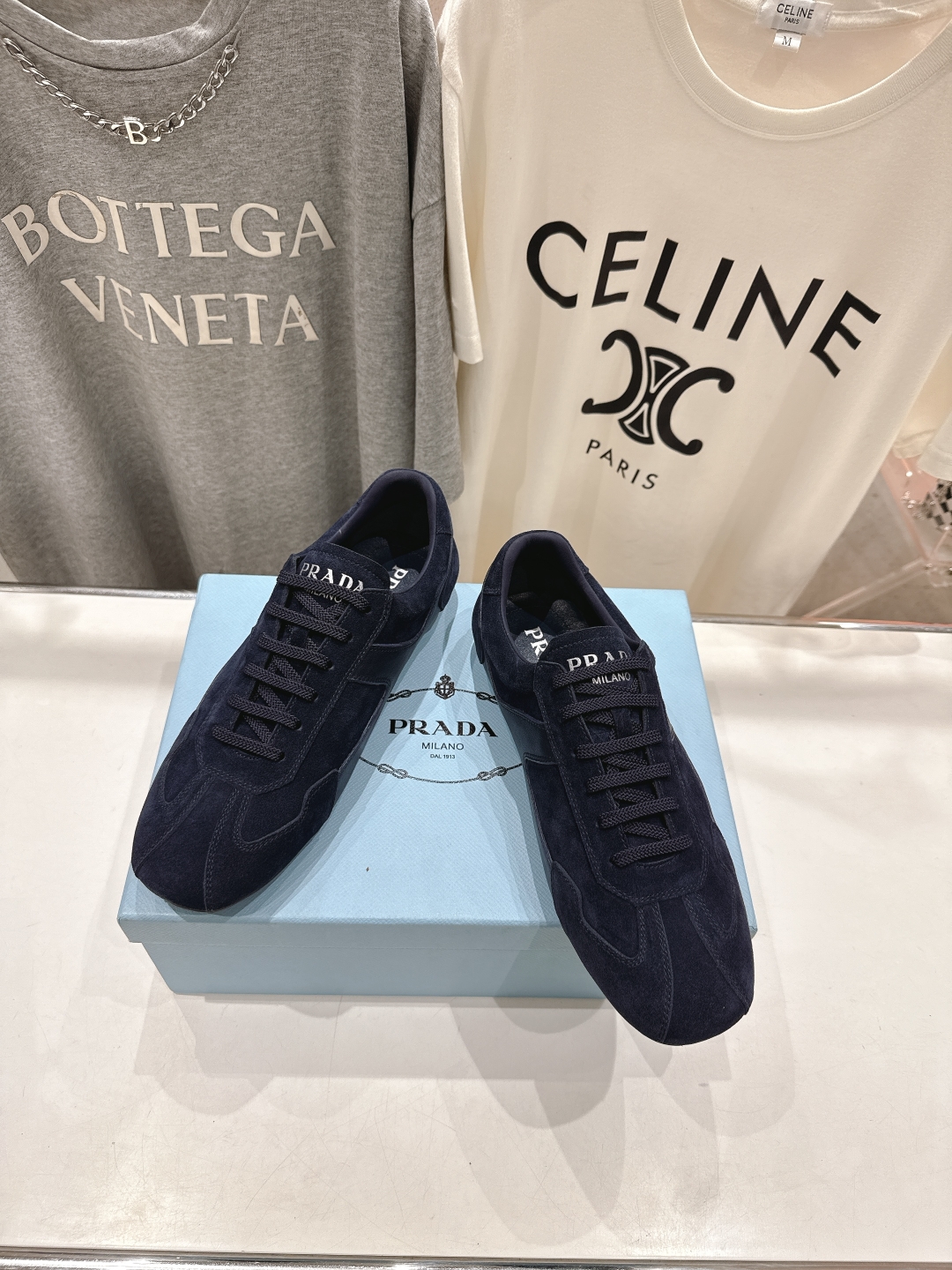 高版本出厂   情侣款
  Prada*普拉达P家25ssfw～new新款绑带情侣款休闲鞋，低调奢华懒人