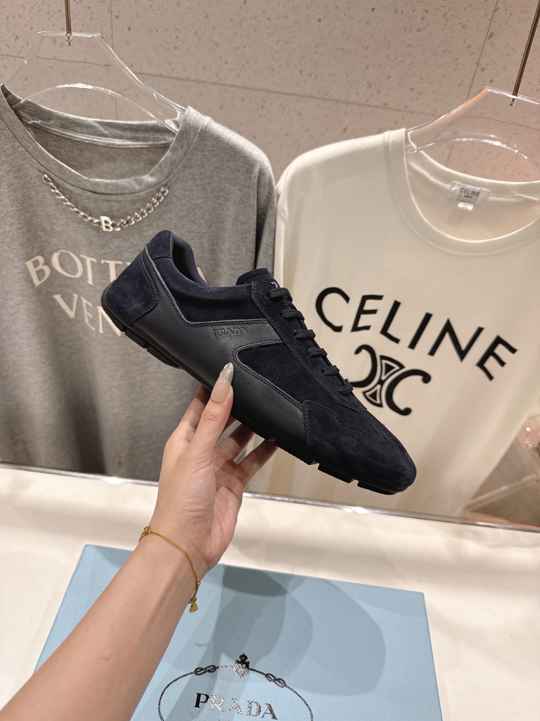 高版本出厂   情侣款
  Prada*普拉达P家25ssfw～new新款绑带情侣款休闲鞋，低调奢华懒人