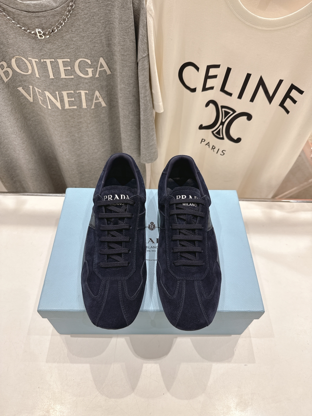 高版本出厂   情侣款
  Prada*普拉达P家25ssfw～new新款绑带情侣款休闲鞋，低调奢华懒人