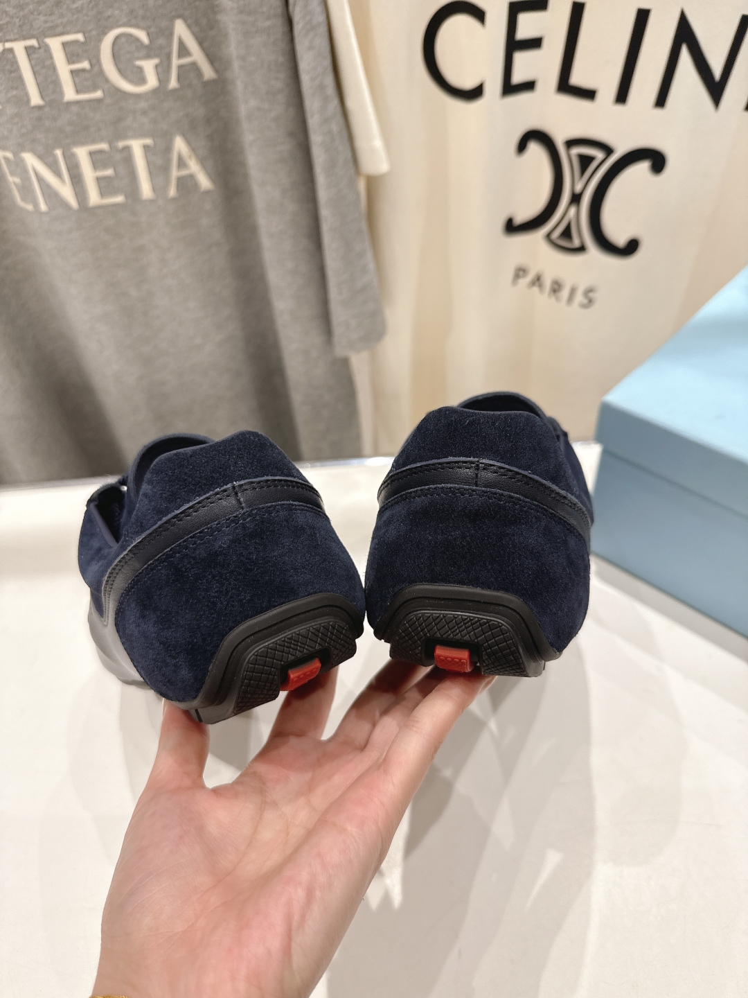 高版本出厂   情侣款
  Prada*普拉达P家25ssfw～new新款绑带情侣款休闲鞋，低调奢华懒人
