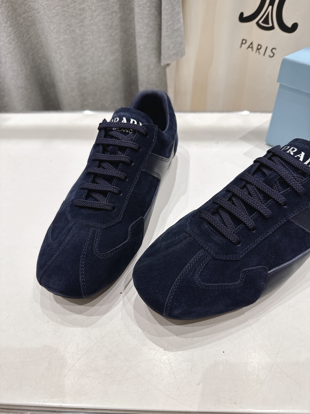 高版本出厂   情侣款
  Prada*普拉达P家25ssfw～new新款绑带情侣款休闲鞋，低调奢华懒人