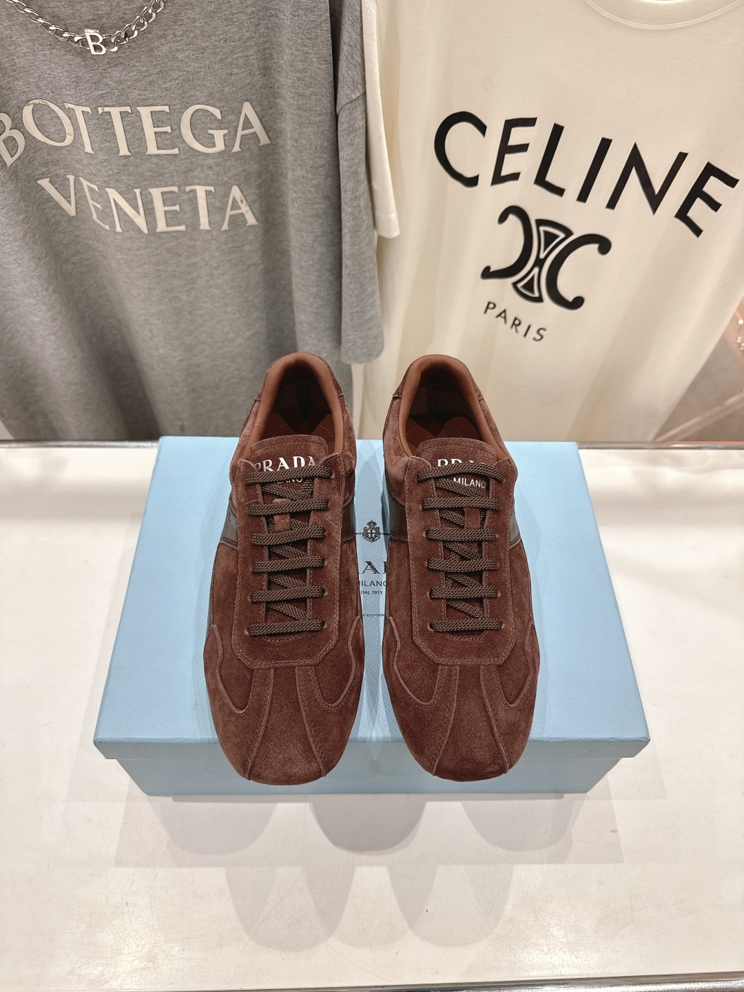 高版本出厂   情侣款
  Prada*普拉达P家25ssfw～new新款绑带情侣款休闲鞋，低调奢华懒人