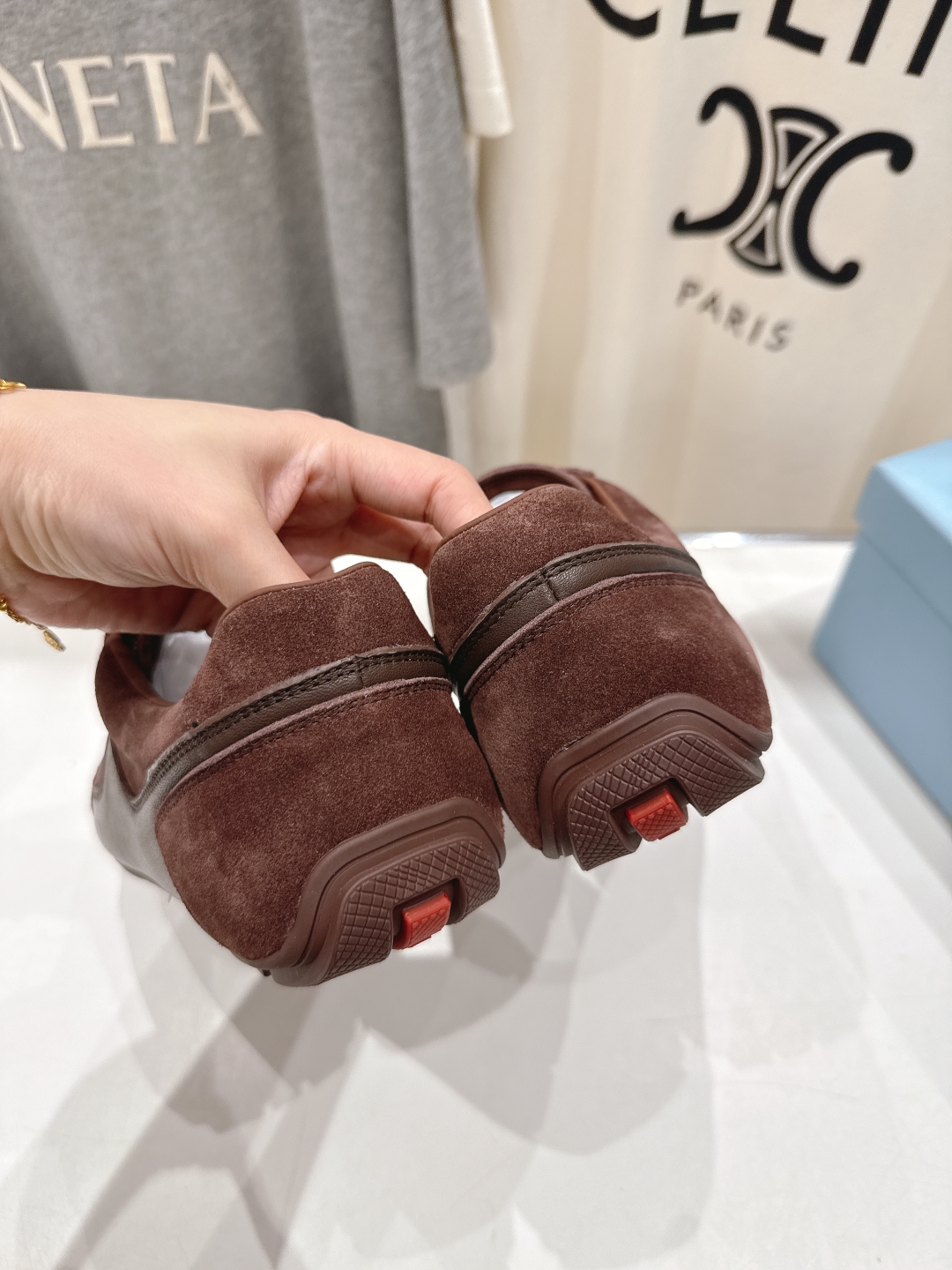 高版本出厂   情侣款
  Prada*普拉达P家25ssfw～new新款绑带情侣款休闲鞋，低调奢华懒人
