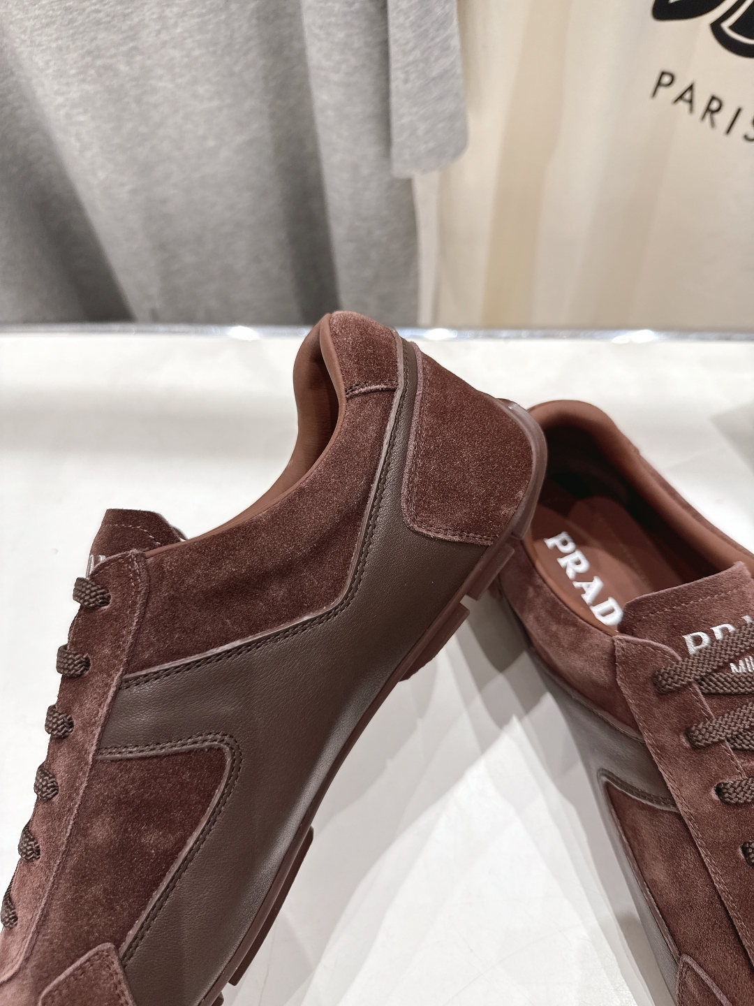 高版本出厂   情侣款
  Prada*普拉达P家25ssfw～new新款绑带情侣款休闲鞋，低调奢华懒人