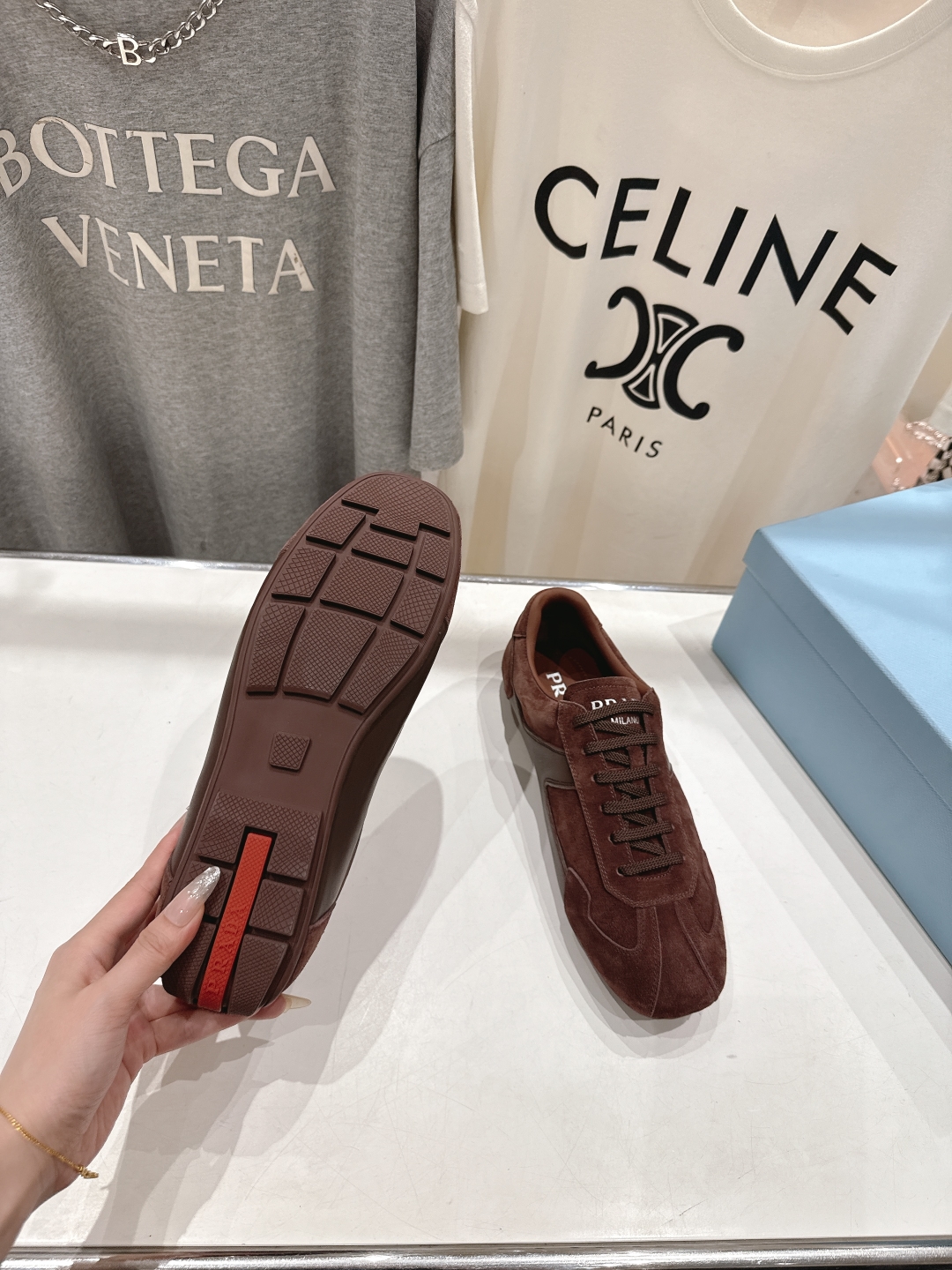 高版本出厂   情侣款
  Prada*普拉达P家25ssfw～new新款绑带情侣款休闲鞋，低调奢华懒人