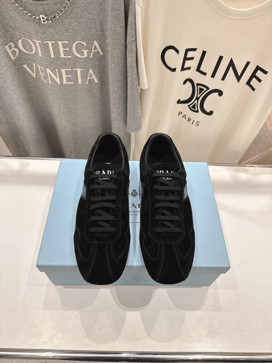 高版本出厂   情侣款
  Prada*普拉达P家25ssfw～new新款绑带情侣款休闲鞋，低调奢华懒人