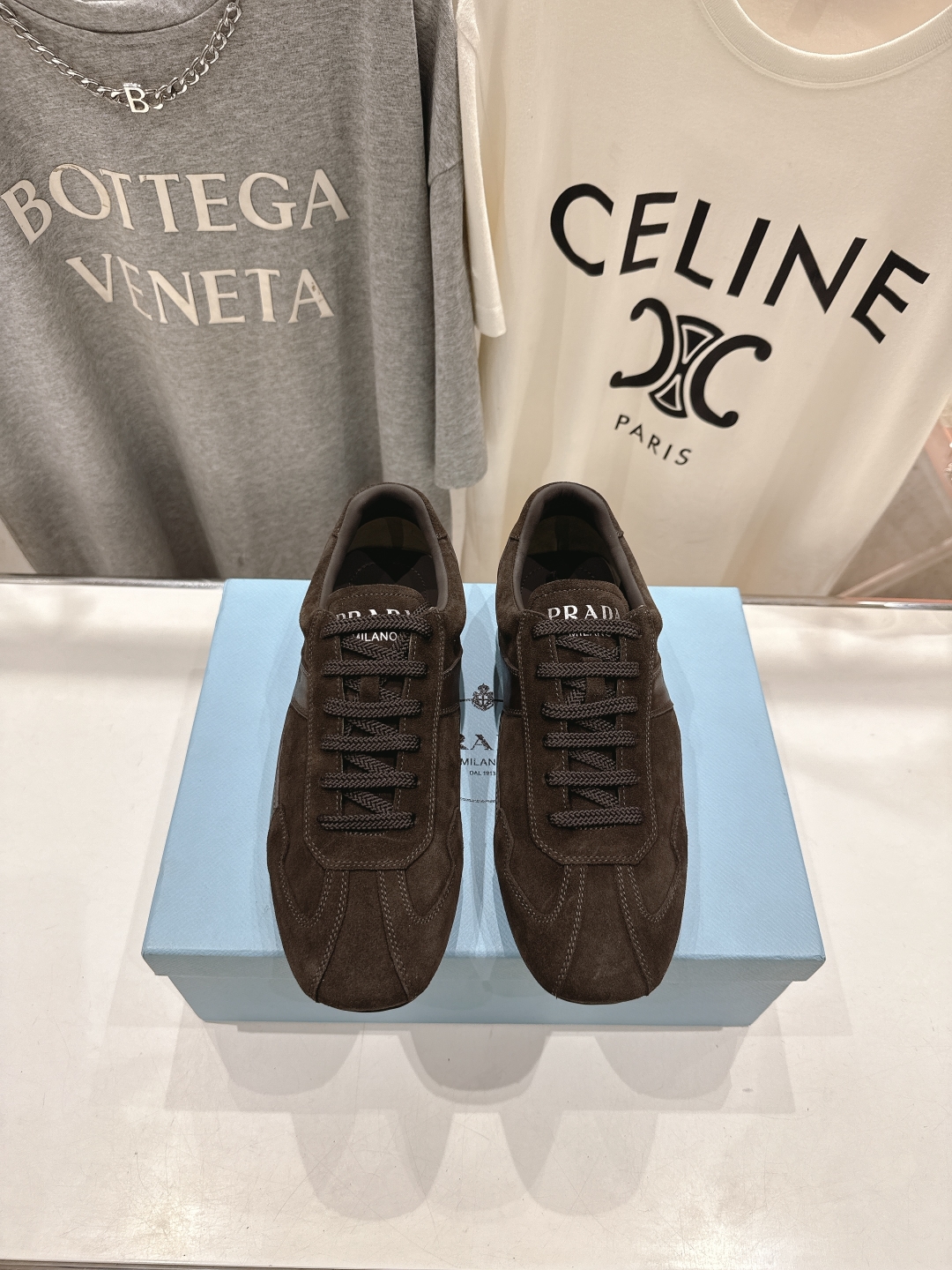 高版本出厂   情侣款
  Prada*普拉达P家25ssfw～new新款绑带情侣款休闲鞋，低调奢华懒人