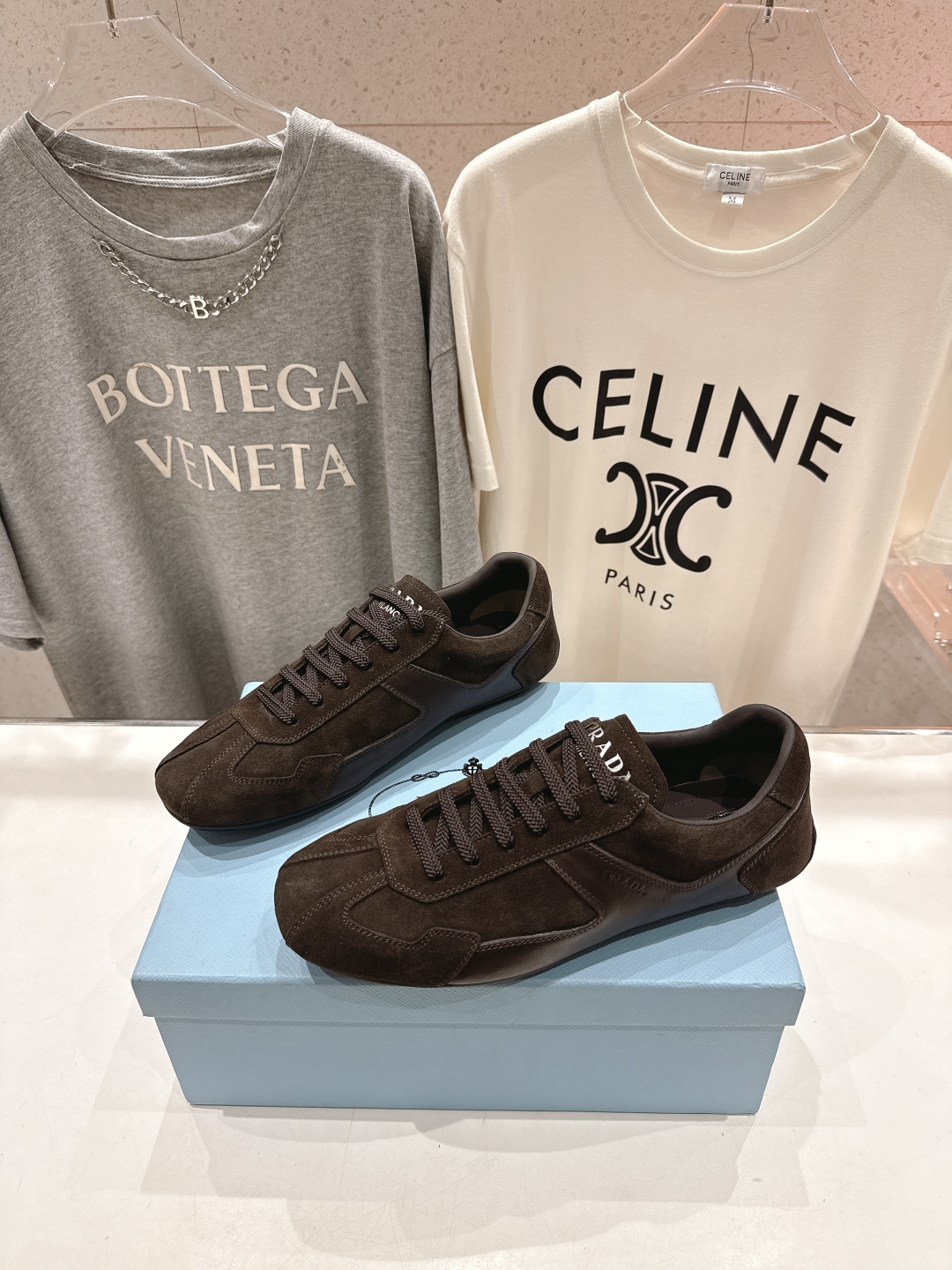 高版本出厂   情侣款
  Prada*普拉达P家25ssfw～new新款绑带情侣款休闲鞋，低调奢华懒人