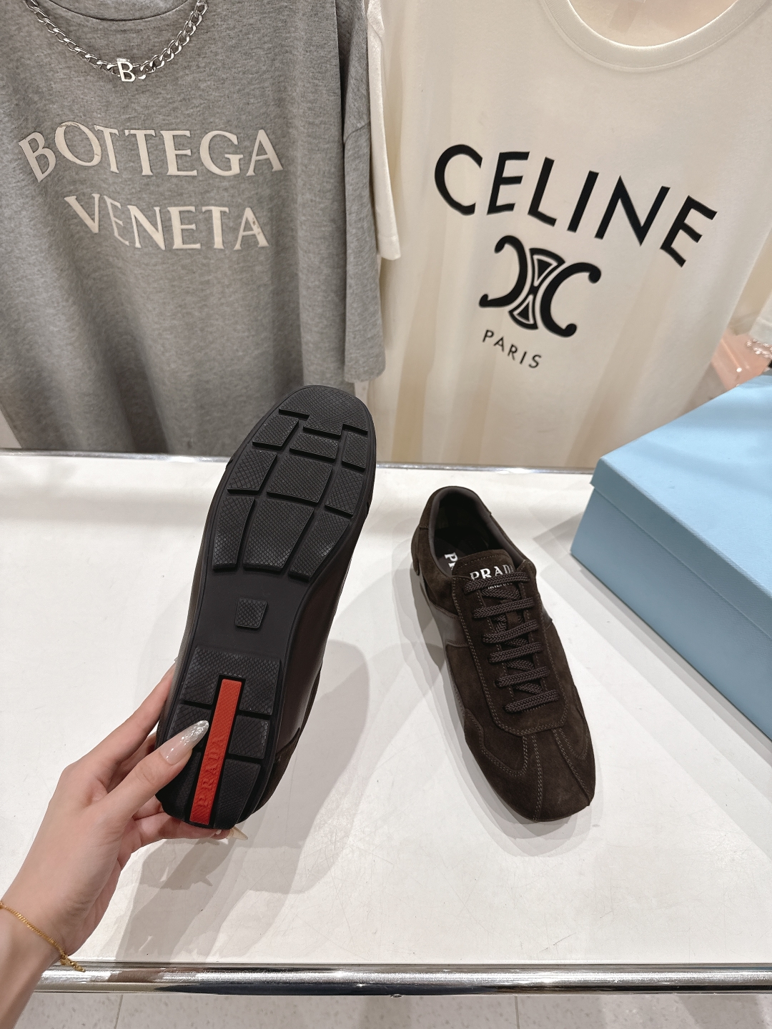 高版本出厂   情侣款
  Prada*普拉达P家25ssfw～new新款绑带情侣款休闲鞋，低调奢华懒人