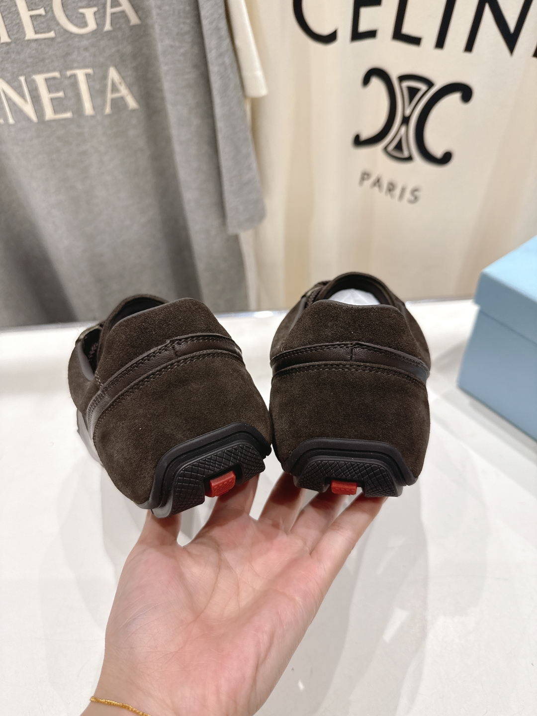 高版本出厂   情侣款
  Prada*普拉达P家25ssfw～new新款绑带情侣款休闲鞋，低调奢华懒人