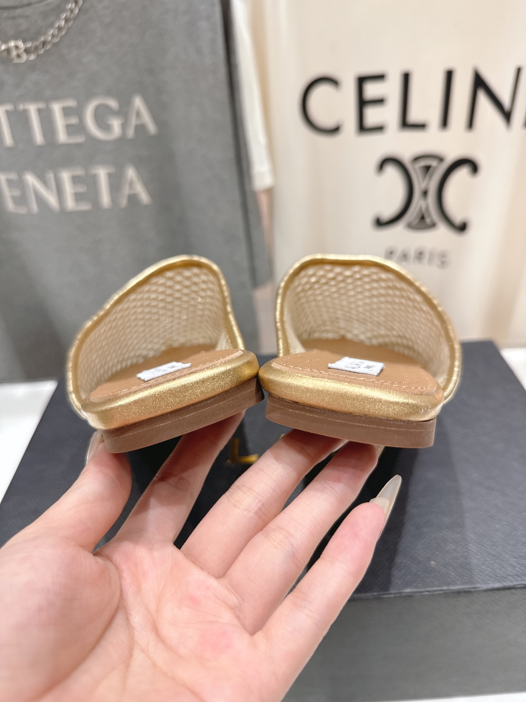 高版本出厂 半托
 独家新品 Alaia 阿莱亚25ss/ 走秀款平底半托网面芭蕾舞鞋 最近超火的一款平