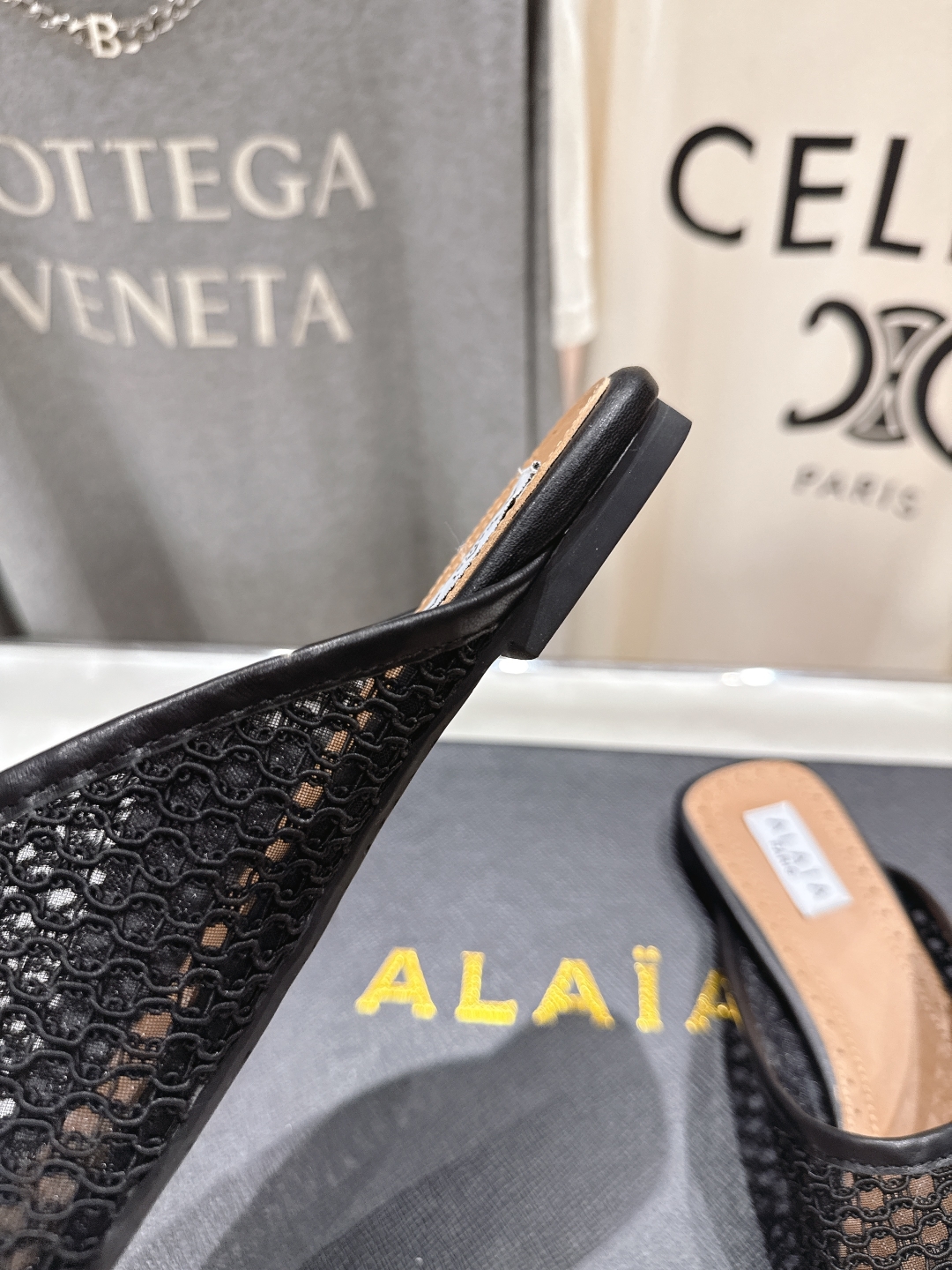 高版本出厂 半托
 独家新品 Alaia 阿莱亚25ss/ 走秀款平底半托网面芭蕾舞鞋 最近超火的一款平