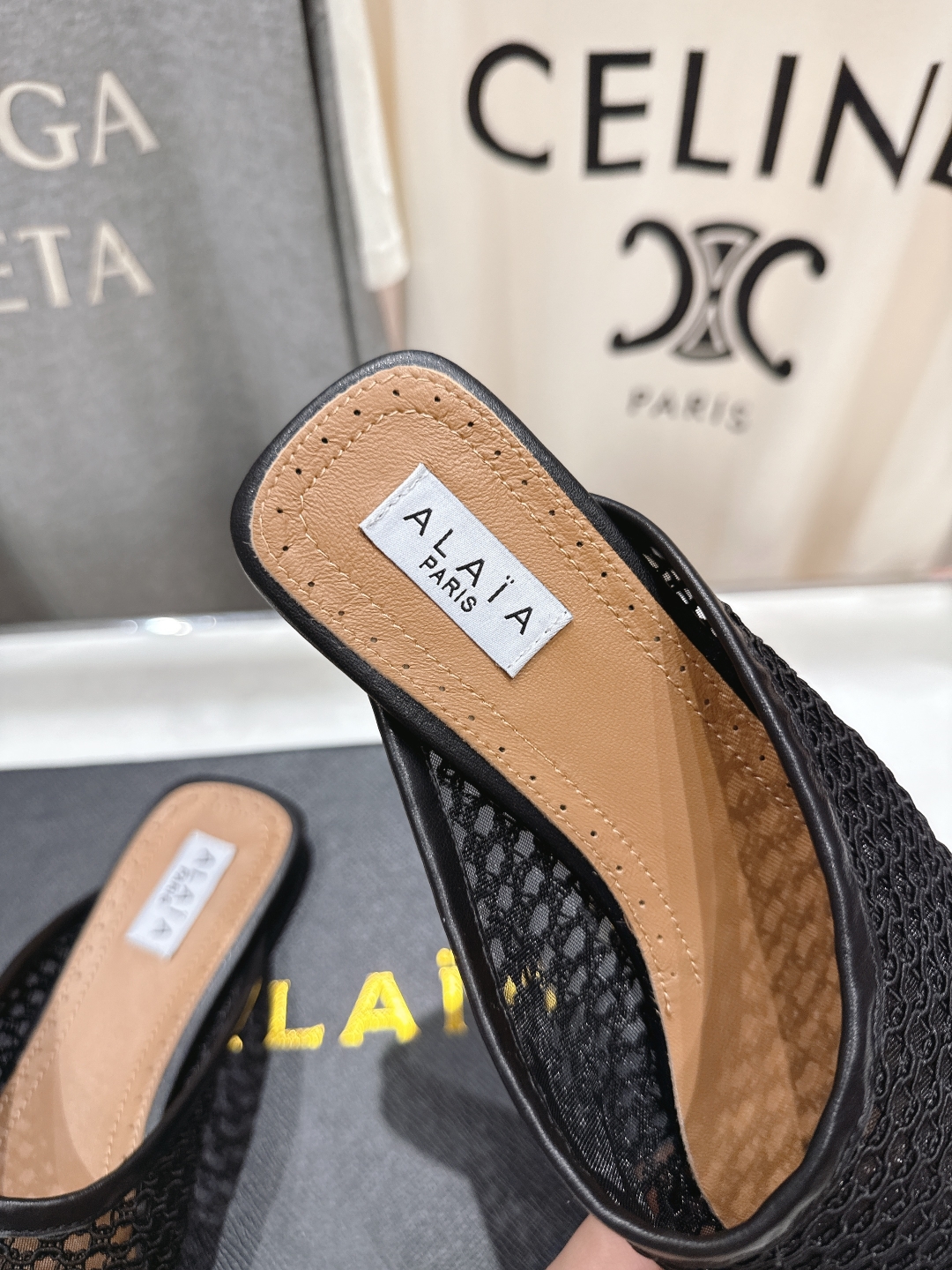高版本出厂 半托
 独家新品 Alaia 阿莱亚25ss/ 走秀款平底半托网面芭蕾舞鞋 最近超火的一款平