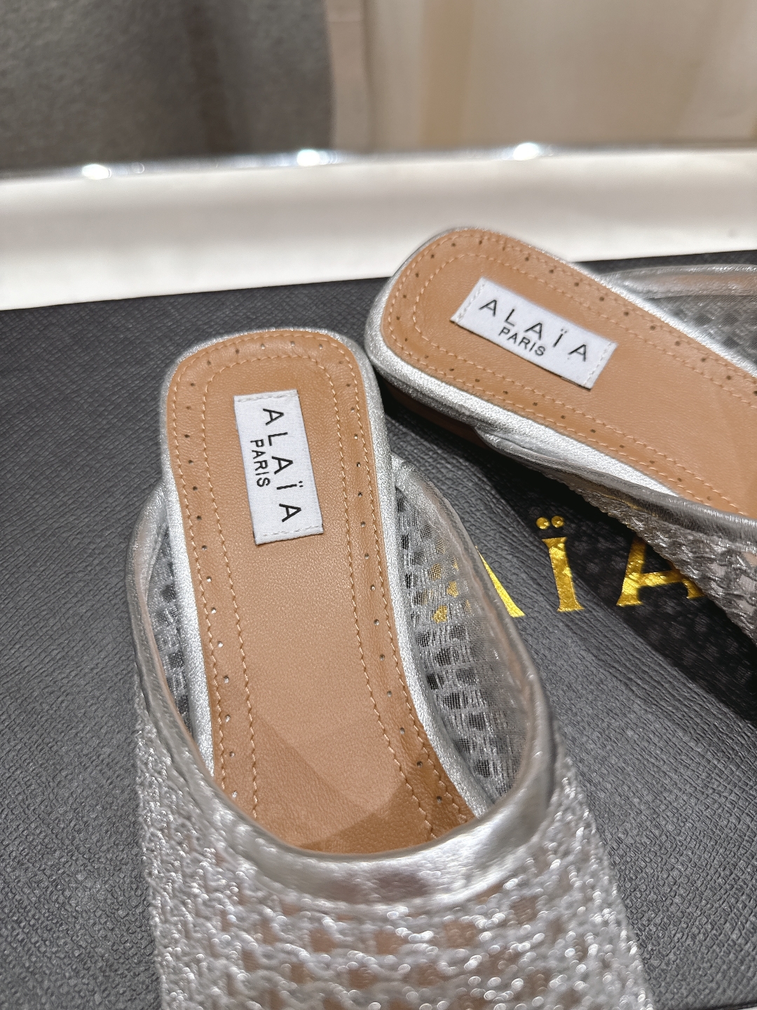 高版本出厂 半托
 独家新品 Alaia 阿莱亚25ss/ 走秀款平底半托网面芭蕾舞鞋 最近超火的一款平