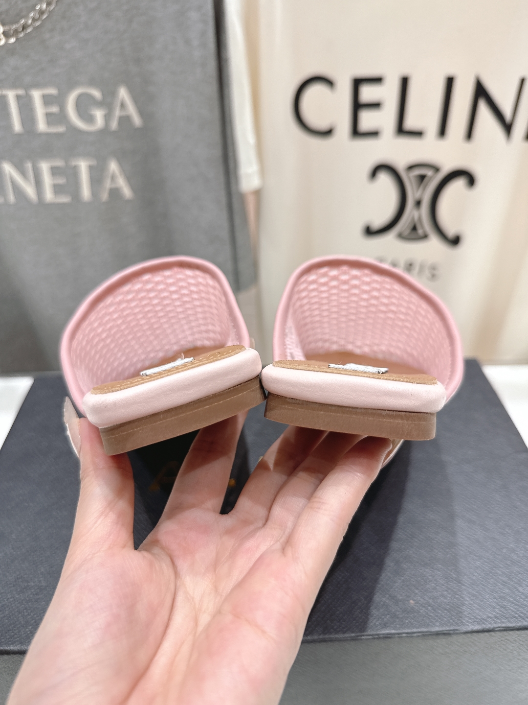 高版本出厂 半托
 独家新品 Alaia 阿莱亚25ss/ 走秀款平底半托网面芭蕾舞鞋 最近超火的一款平
