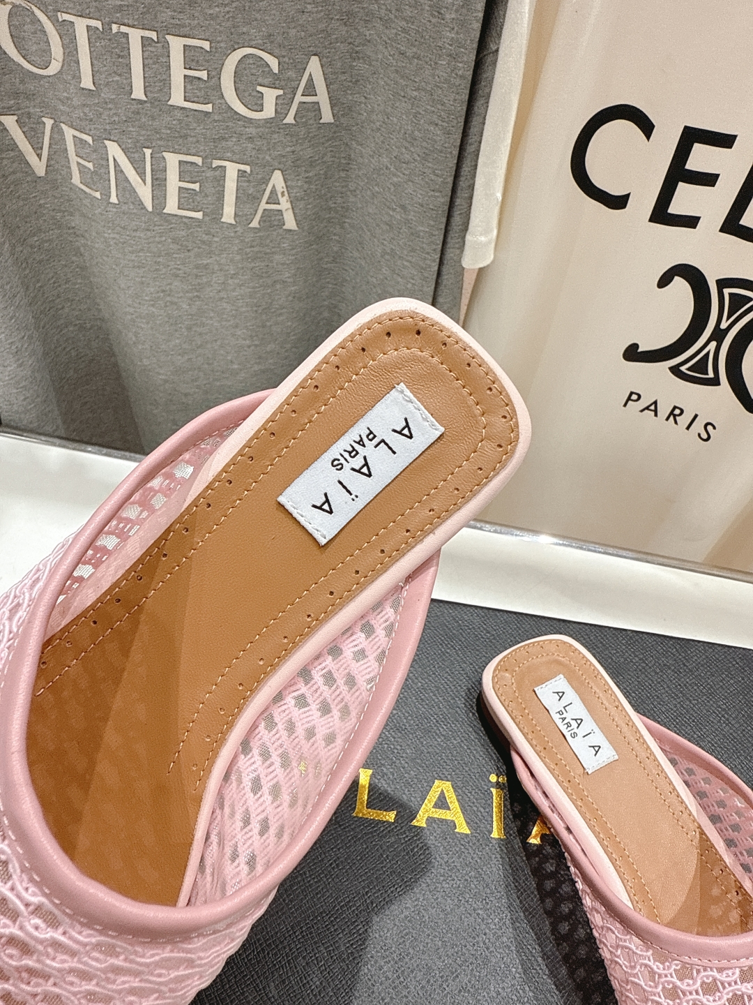 高版本出厂 半托
 独家新品 Alaia 阿莱亚25ss/ 走秀款平底半托网面芭蕾舞鞋 最近超火的一款平